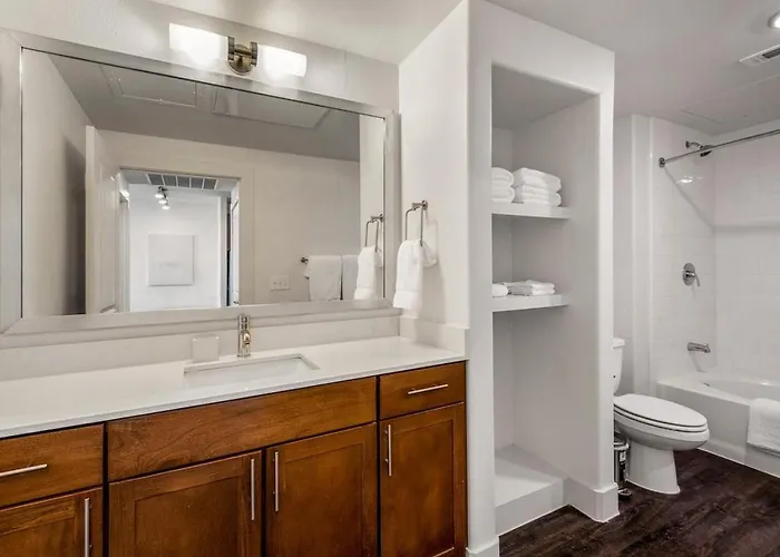 Apartment Landing At Hudson On Farmer - In Riverside